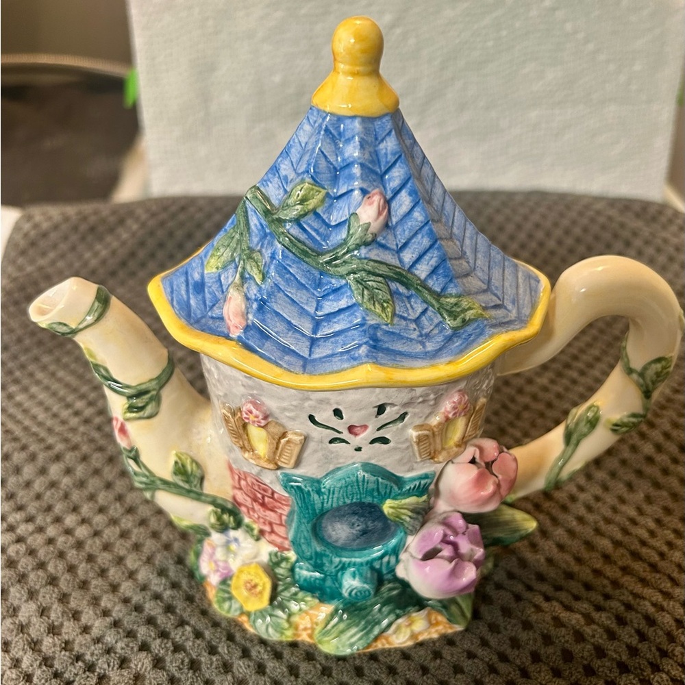 Charming Cottage Teapot with Floral Accents - Picture 9 of 12